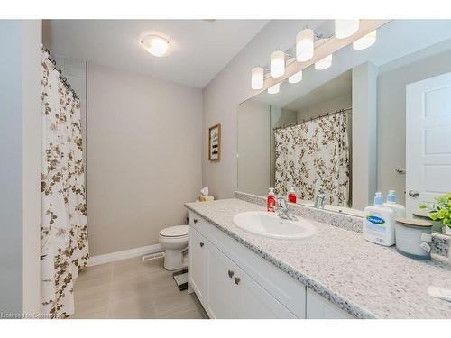 30-86 Erbsville Court, Waterloo, ON - Indoor Photo Showing Bathroom