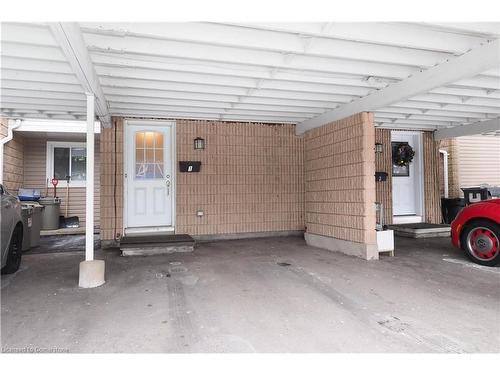 1-65 Glamis Road, Cambridge, ON - Indoor Photo Showing Garage