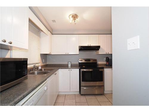 1-65 Glamis Road, Cambridge, ON - Indoor Photo Showing Kitchen With Double Sink