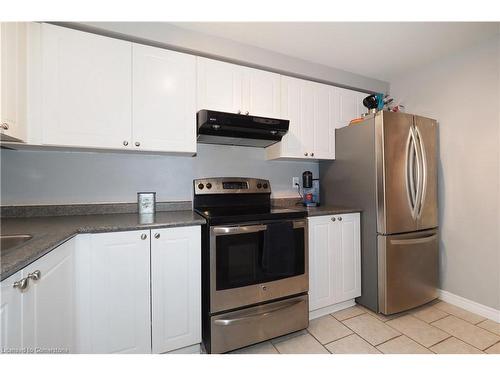 1-65 Glamis Road, Cambridge, ON - Indoor Photo Showing Kitchen