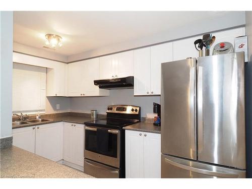 1-65 Glamis Road, Cambridge, ON - Indoor Photo Showing Kitchen With Double Sink