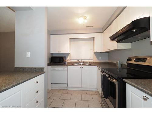 1-65 Glamis Road, Cambridge, ON - Indoor Photo Showing Kitchen With Double Sink