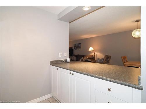 1-65 Glamis Road, Cambridge, ON - Indoor