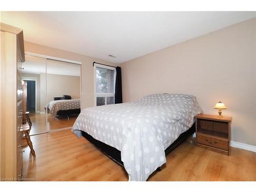 1-65 Glamis Road, Cambridge, ON - Indoor Photo Showing Bedroom