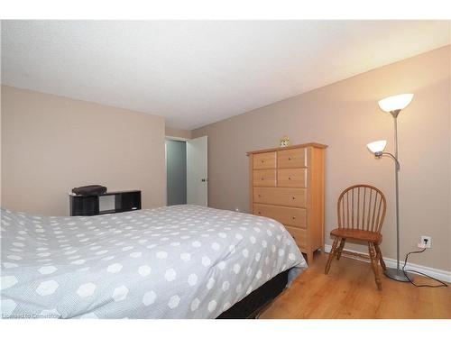 1-65 Glamis Road, Cambridge, ON - Indoor Photo Showing Bedroom