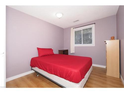 1-65 Glamis Road, Cambridge, ON - Indoor Photo Showing Bedroom