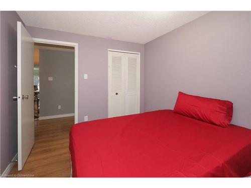 1-65 Glamis Road, Cambridge, ON - Indoor Photo Showing Bedroom