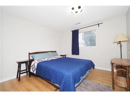 1-65 Glamis Road, Cambridge, ON - Indoor Photo Showing Bedroom