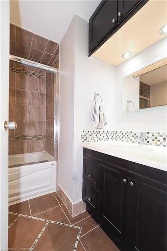 1-65 Glamis Road, Cambridge, ON - Indoor Photo Showing Bathroom