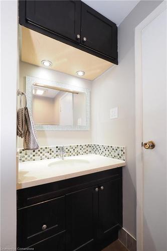 1-65 Glamis Road, Cambridge, ON - Indoor Photo Showing Bathroom