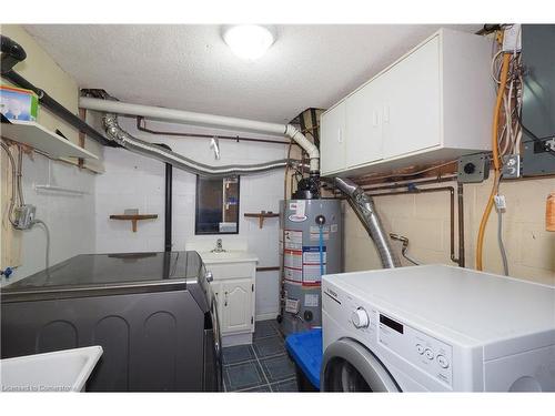 1-65 Glamis Road, Cambridge, ON - Indoor Photo Showing Laundry Room