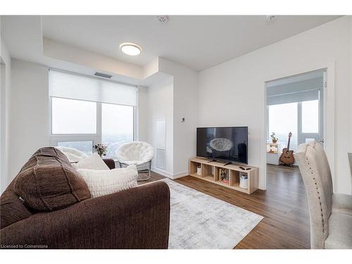 1909-15 Wellington Street S, Kitchener, ON - Indoor Photo Showing Living Room