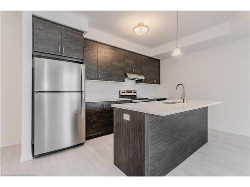 D054-142 Foamflower Place, Waterloo, ON - Indoor Photo Showing Kitchen With Upgraded Kitchen