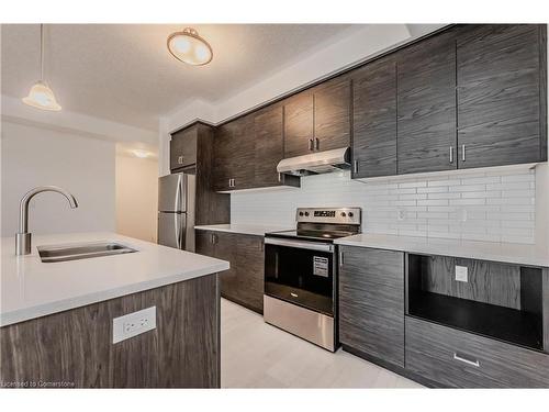 D054-142 Foamflower Place, Waterloo, ON - Indoor Photo Showing Kitchen With Double Sink With Upgraded Kitchen