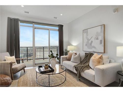 1008-50 Grand Avenue South, Cambridge, ON - Indoor Photo Showing Living Room