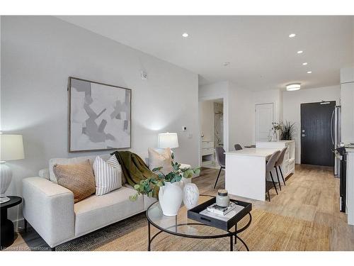 1008-50 Grand Avenue South, Cambridge, ON - Indoor Photo Showing Living Room