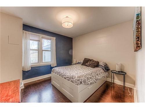 92 Belleview Avenue, Kitchener, ON - Indoor Photo Showing Bedroom