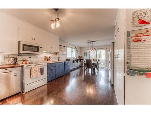 92 Belleview Avenue, Kitchener, ON - Indoor Photo Showing Kitchen