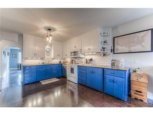 92 Belleview Avenue, Kitchener, ON - Indoor Photo Showing Kitchen