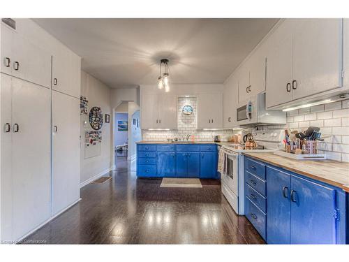 92 Belleview Avenue, Kitchener, ON - Indoor Photo Showing Kitchen