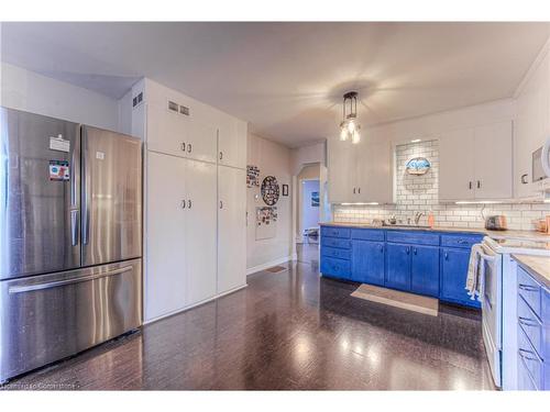 92 Belleview Avenue, Kitchener, ON - Indoor Photo Showing Kitchen