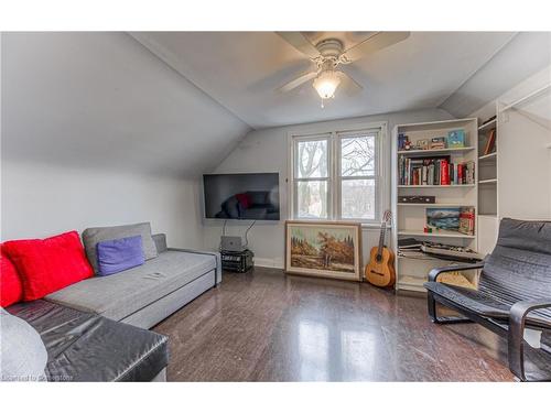 92 Belleview Avenue, Kitchener, ON - Indoor Photo Showing Living Room