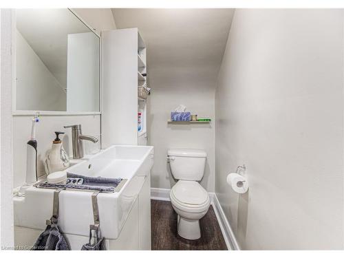 92 Belleview Avenue, Kitchener, ON - Indoor Photo Showing Bathroom