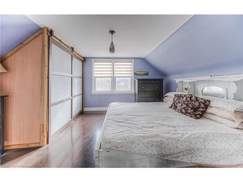 92 Belleview Avenue, Kitchener, ON - Indoor Photo Showing Bedroom