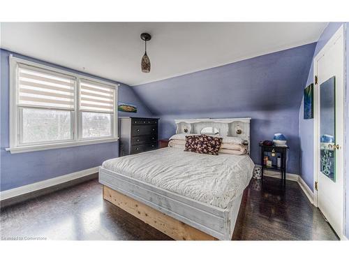 92 Belleview Avenue, Kitchener, ON - Indoor Photo Showing Bedroom