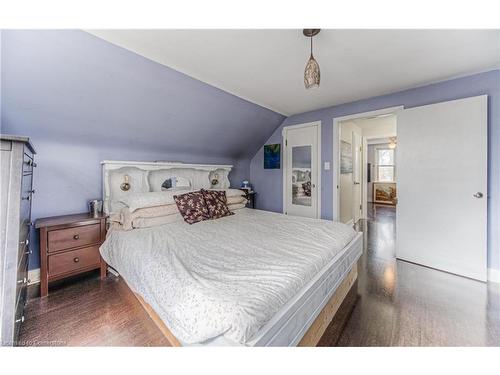 92 Belleview Avenue, Kitchener, ON - Indoor Photo Showing Bedroom