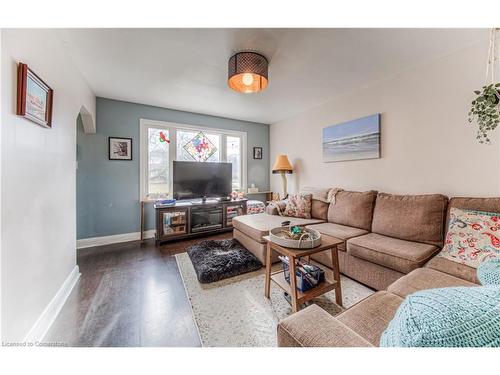 92 Belleview Avenue, Kitchener, ON - Indoor Photo Showing Living Room