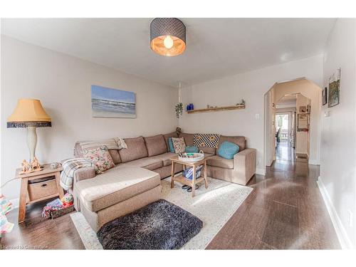 92 Belleview Avenue, Kitchener, ON - Indoor Photo Showing Living Room