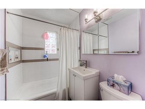 92 Belleview Avenue, Kitchener, ON - Indoor Photo Showing Bathroom