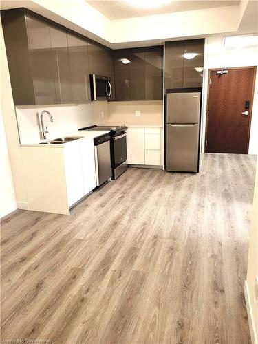 2713-60 Frederick Street, Kitchener, ON - Indoor Photo Showing Kitchen