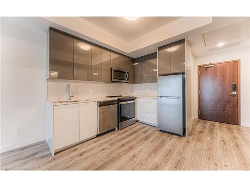 2713-60 Frederick Street, Kitchener, ON - Indoor Photo Showing Kitchen