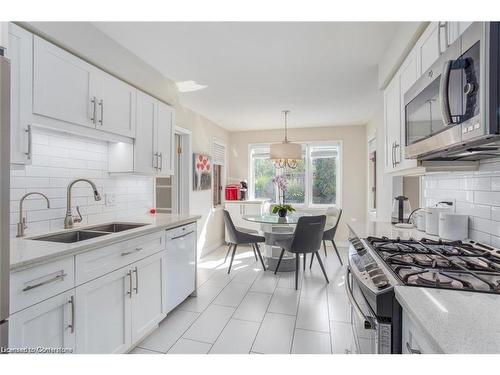 134 Bayne Crescent, Cambridge, ON - Indoor Photo Showing Kitchen With Double Sink With Upgraded Kitchen