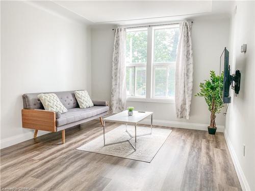 2-132 Ahrens Street W, Kitchener, ON - Indoor Photo Showing Living Room