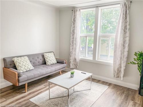 2-132 Ahrens Street W, Kitchener, ON - Indoor Photo Showing Living Room