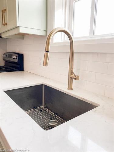 2-132 Ahrens Street W, Kitchener, ON - Indoor Photo Showing Kitchen