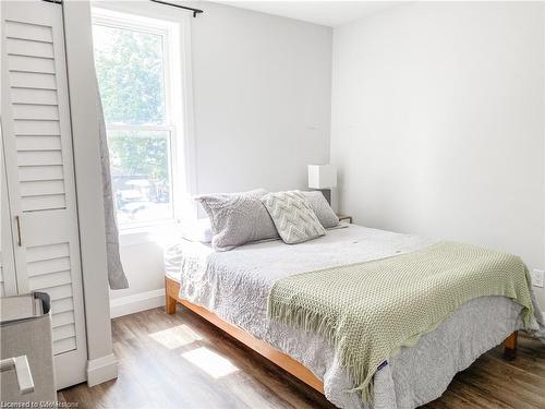 2-132 Ahrens Street W, Kitchener, ON - Indoor Photo Showing Bedroom