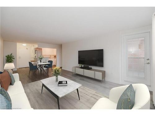 303-64 Benton Street, Kitchener, ON - Indoor Photo Showing Living Room