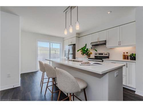 I072-15 Urbane Boulevard, Kitchener, ON - Indoor Photo Showing Kitchen With Upgraded Kitchen