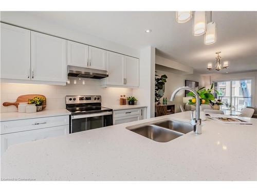 I072-15 Urbane Boulevard, Kitchener, ON - Indoor Photo Showing Kitchen With Double Sink With Upgraded Kitchen