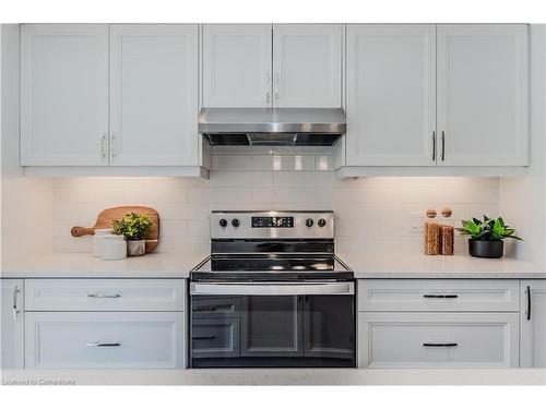 I072-15 Urbane Boulevard, Kitchener, ON - Indoor Photo Showing Kitchen With Upgraded Kitchen