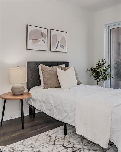 I072-15 Urbane Boulevard, Kitchener, ON - Indoor Photo Showing Bedroom