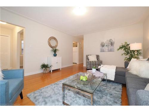 1388 Concession Road, Cambridge, ON - Indoor Photo Showing Living Room