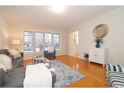 1388 Concession Road, Cambridge, ON - Indoor Photo Showing Living Room