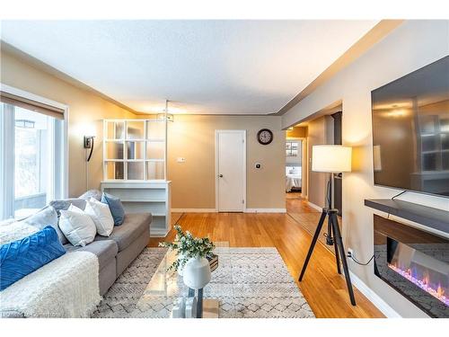 31 Pinecrest Drive, Kitchener, ON - Indoor Photo Showing Living Room With Fireplace