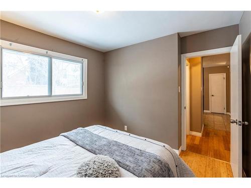 31 Pinecrest Drive, Kitchener, ON - Indoor Photo Showing Bedroom