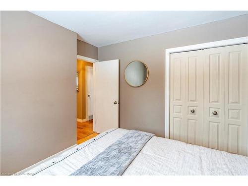 31 Pinecrest Drive, Kitchener, ON - Indoor Photo Showing Bedroom